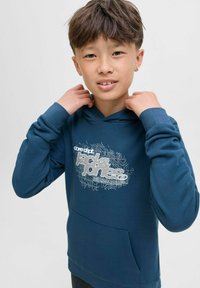 Felpa blu navy, in misto cotone, con stampa grafica bianca, cappuccio con cordino regolabile e tasca frontale a canguro.