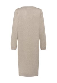 Robe en maille beige jusqu'aux genoux faite d'un tissu doux. Présente des manches longues et un col rond avec un ourlet et des poignets côtelés.