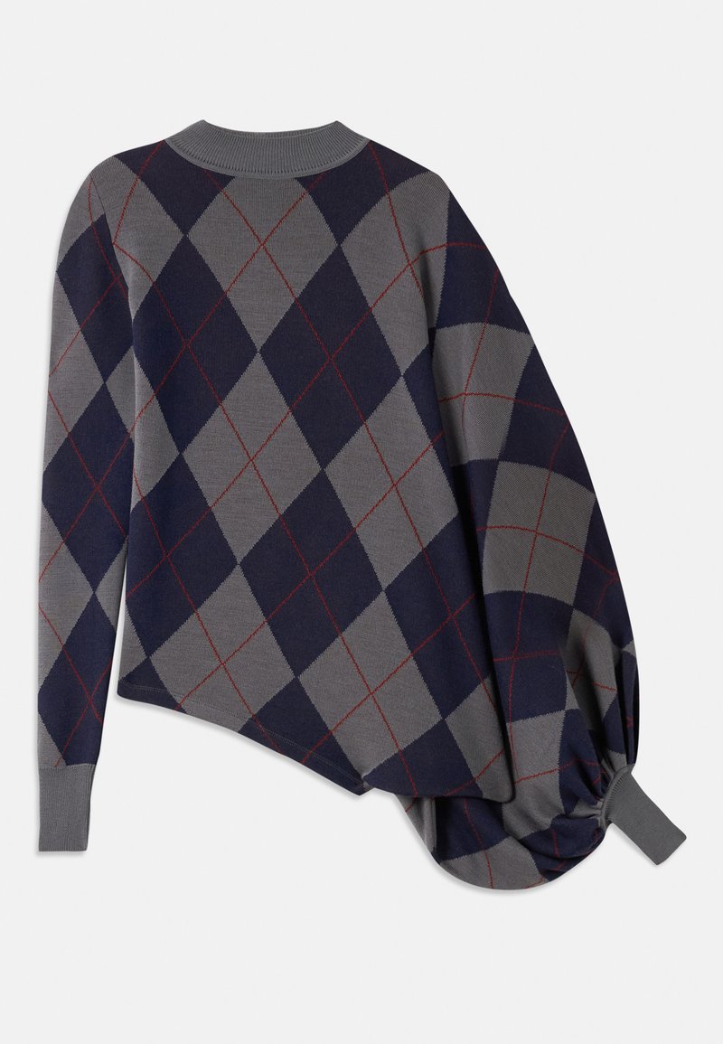 Maglione grigio e blu navy con motivo a diamante, caratterizzato da un colletto rotondo e da un orlo asimmetrico con dettaglio arricciato.
