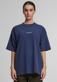 PROHIBITED - T-shirt z nadrukiem