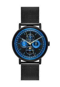Orologio nero con quadrante blu e nero, tre sottodial, accenti gialli e cinturino in rete nera. Presenta un design elegante e moderno.
