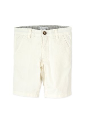 Pantalones cortos blancos de algodón con una textura suave, que cuentan con bolsillos delanteros, cintura con trabillas para cinturón y un cierre de botón marrón.