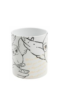 Tazza in ceramica con illustrazioni in bianco e nero di gufi e uccelli, accentuata da testo dorato. Finitura liscia e lucida, forma cilindrica.