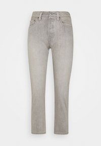 Jeans chiari a vita alta di colore grigio, con taglio dritto, dotati di chiusura con bottone e zip, tasche frontali e una leggera texture sbiadita.