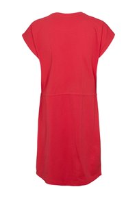 Rochie roșie din bumbac cu mâneci scurte, întoarse, cu decolteu simplu rotund și croială dreaptă. Prezintă un detaliu de cusătură orizontală în jurul taliei.