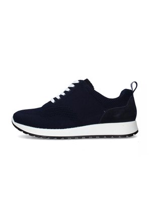Sneaker in maglia blu marina con lacci bianchi, una suola intermedia bianca e una suola esterna in gomma nera strutturata. Presenta un morbido accentuazione sul tallone.