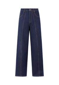 Jasne dżinsy typu wide-leg wykonane z ciemnego denimu, z kontrastującymi pomarańczowymi szwami, przednimi kieszeniami i zapięciem na guzik w pasie.