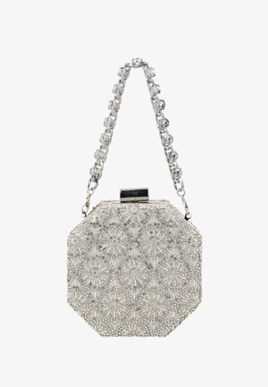 Poșetă argintie octagonală cu modele florale complicate din mărgele și un mâner cu lanț argintiu împodobit cu cristale rotunde clare.