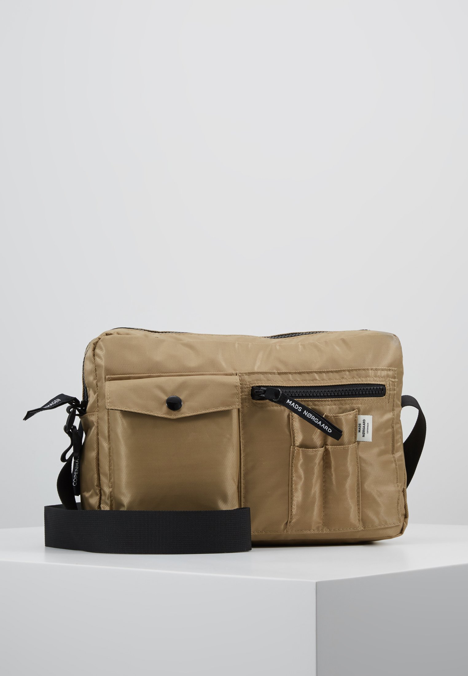 Mads Nørgaard BEL AIR CAPPA Skulderveske dark beige Mads Nørgaard BEL AIR CAPPA Skulderveske dark green