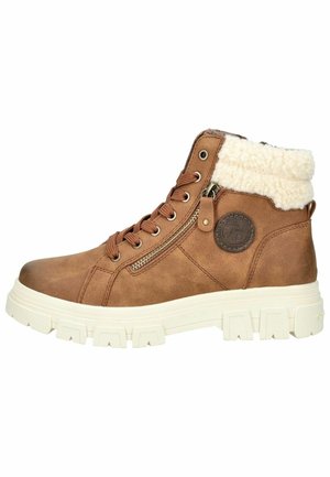 Bottines en faux cuir brun avec un col en fourrure blanche, bout rond, lacets à l'avant, zip sur le côté et semelle blanche épaisse et texturée.