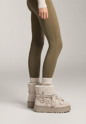 OYSHO Snowboot/Winterstiefel - white