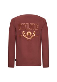 T-shirt a maniche lunghe di colore marrone scuro, con grande scritta gialla "ATHLETIC" e un'emblema con "RTR" e design di alloro sul retro.