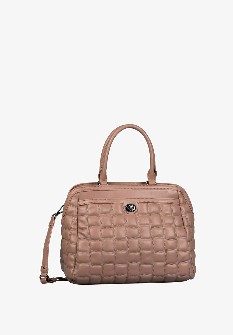 Sac à main en cuir rose matelassé avec deux poignées et une bandoulière ajustable. Il présente une fermeture circulaire en métal et une texture lisse.