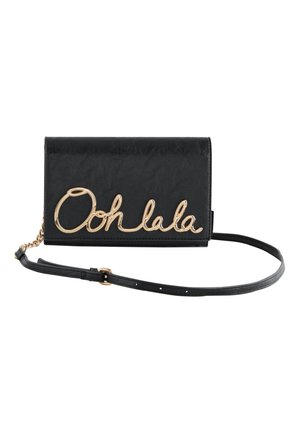 Mustast kunstnahast rahakott kuldse metallist "Ooh la la" tekstielemendiga. Omab eemaldatavat rihma ja elegantset ristkülikukujulist vormi.