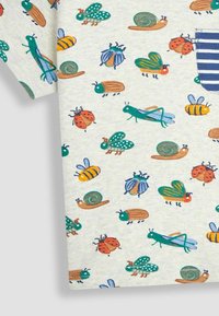 JoJo Maman Bébé GARDEN BUGS REGULAR FIT - Marškinėliai su spaudiniu - natural garden bugs