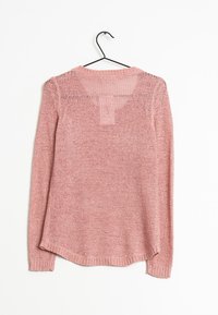 Maglione rosa lavorato a maglia con una vestibilità morbida, caratterizzato da maniche lunghe, un ampio scollo e un motivo testurizzato. Pende da un gancio nero.