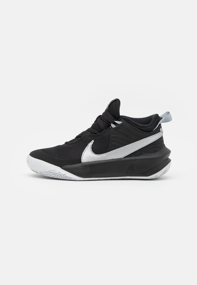 Nike Performance TEAM HUSTLE D 10 (GS) - Basketball shoes - black/metallic silver/volt/white