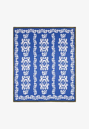 Rechthoekige blauwe sjaal met witte sierlijke bloemmotieven en een donkere rand. Kenmerkt zich door centrale motieven met gekromde details. Gladde textuur.