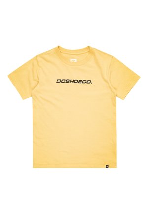 Geel katoenen t-shirt met een ronde halslijn en korte mouwen. De voorkant toont de zwarte tekst "DCSHOECO." in een vet lettertype.