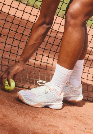 HYPERCOURT EXPRESS 2  - Clay court tennis shoes - star white/peach fuzz/heather
