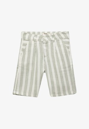 Bermudos de rayas blancas con líneas verticales verdes, que cuentan con una cintura elástica, bolsillos frontales y un diseño de tela texturizada.