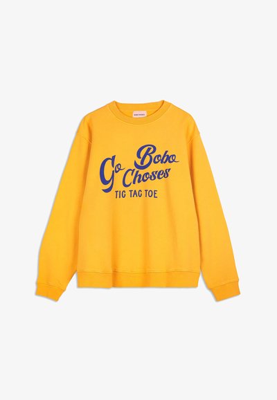 Felpa gialla a maniche lunghe con testo blu che dice "Go Bobo Choses TIC TAC TOE" sul davanti, colletto rotondo e polsini e orlo a coste.