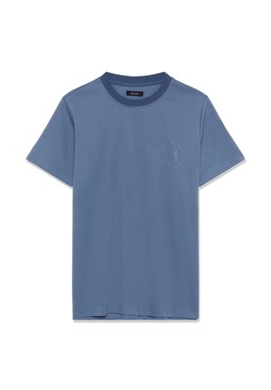 Tricou albastru din bumbac cu guler rotund și mâneci scurte. Prezintă un imprimeu discret cu logo pe pieptul stâng. Textură fină, croială casual.