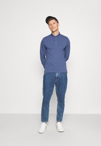 Tommy Hilfiger Polo - faded indigo