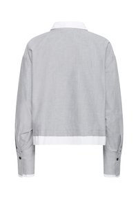 Jachetă gri cu mâneci lungi, guler și tiv alb, cu manșete cu nasturi, prezentată din spate pe un fundal alb.