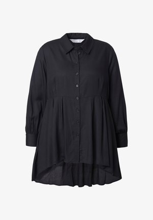 Zwarte button-up shirt met een klassieke kraag, lange mouwen, geperst middel, en een ronde zoom. Glad textuur en eenvoudig ontwerp.
