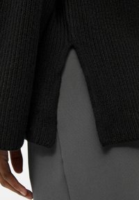 Object GERIPPTER - Pullover - black