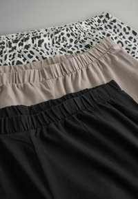 THE SET REGULAR FIT - 3 PACK SHORT SLEEVE SET - Pyžamová súprava - taupe brown black animal