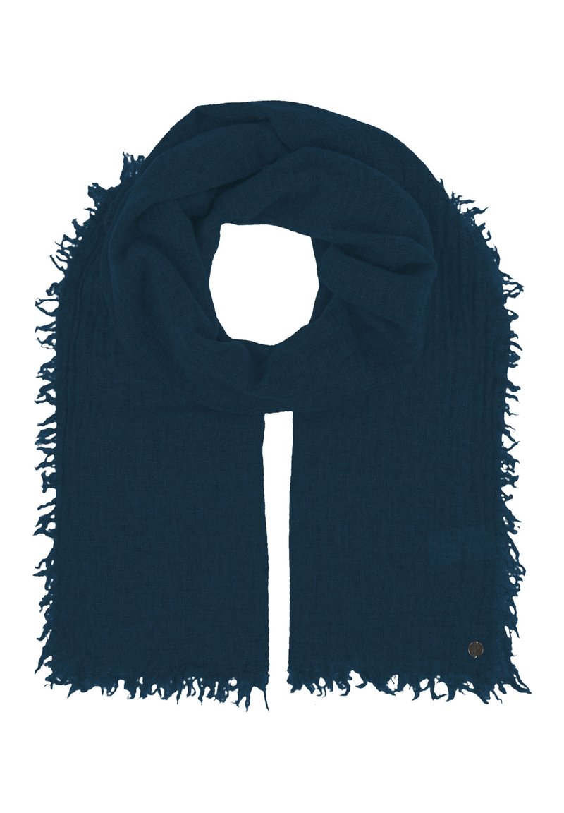 Sciarpa blu navy realizzata in tessuto morbido e testurizzato, con bordi sfilacciati e una piccola etichetta metallica alla fine.