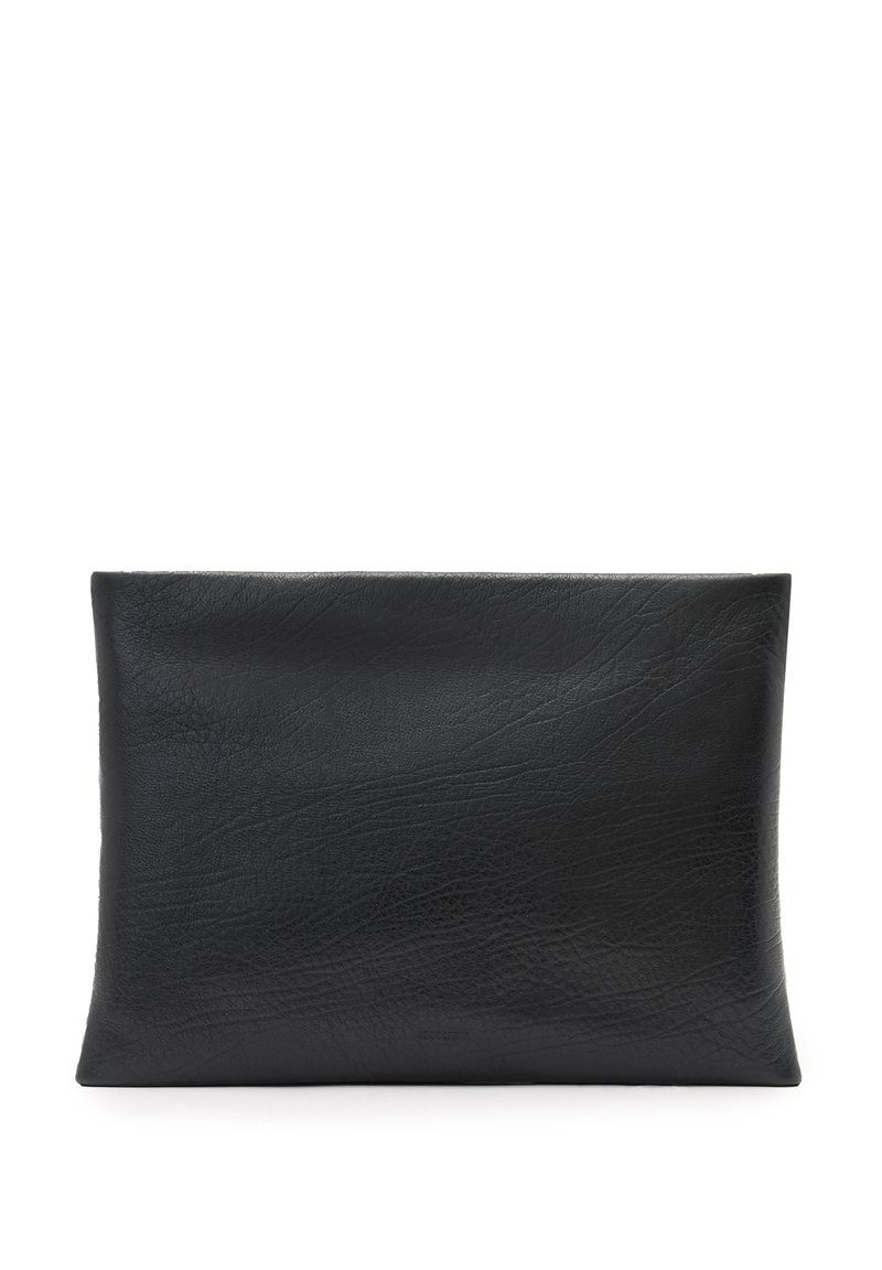 Zwarte leren pouch met een gladde textuur en minimalistisches ontwerp. Rechthoekige vorm met zachte randen en geen zichtbare hardware.