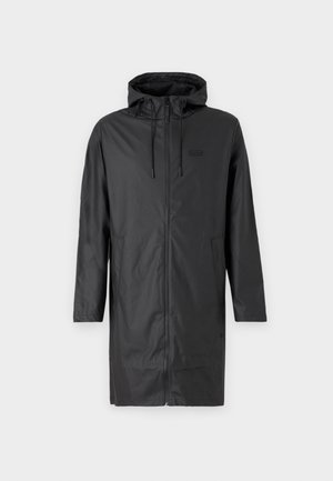 Manteau de pluie noir imperméable avec capuche, fermeture éclair à l'avant, manches longues, deux poches latérales et un design minimaliste. Texture lisse et mate.