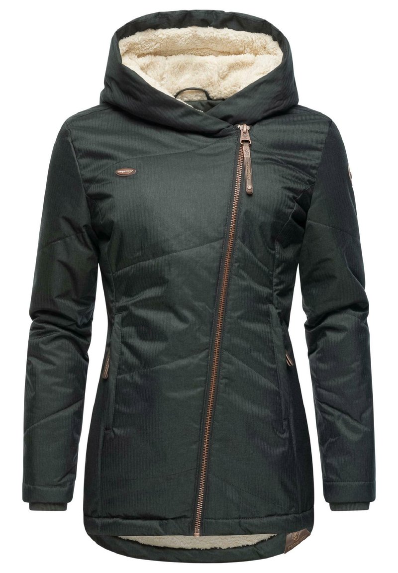 Veste isolante vert foncé avec capuche, dotée d'une doublure en fausse fourrure beige douce, d'un zip diagonal et d'un tissu texturé avec des motifs en relief.