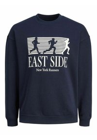 Felpa navy con grafica bianca di tre corridori in movimento sopra il testo "EAST SIDE" e "New York Runners" al centro davanti.