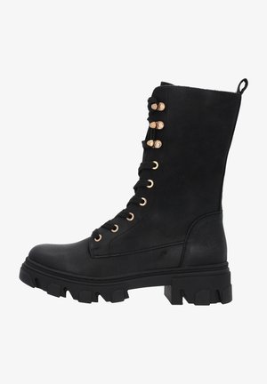 Botte de combat en cuir noir avec semelle épaisse, œillets métalliques, laçage à l'avant et languette arrière.