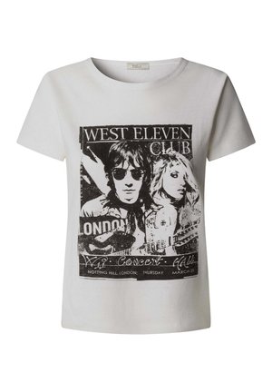 Valge T-särk musta graafikaga, kus on kujutatud kahte inimest, tekst "WEST ELEVEN CLUB," "LONDON" ja kontserdiürituse üksikasjad Notting Hillis.