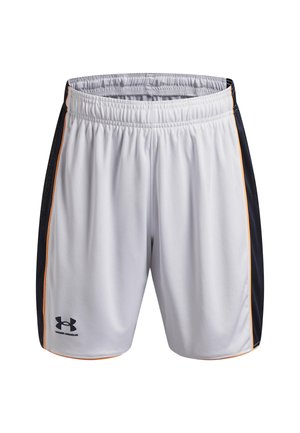 Weiße Sportshorts mit einem seitlichen Netz-Einsatz in Marineblau und oranger Einfassung. Sie verfügen über einen elastischen Bund und das Under Armour-Logo am linken Bein.