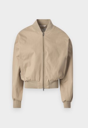 Beige cropped bomberjakke i glatt stoff med glidelås foran, ribbede mansjetter og klassisk stående krage. Side lommer inkludert.