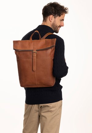 Gusti Leder HENNING - Mugursoma - braun