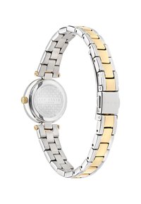 Reloj de acero inoxidable en tonos plateado y dorado con caja redonda, correa de eslabones y fondo texturizado. Presenta un detalle de corona y cierre dorados.