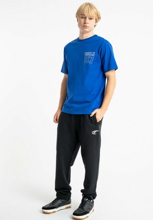 - Spodnie treningowe