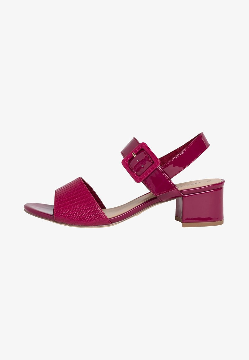 Sandale femme à bout ouvert en rose foncé brillant avec un petit talon bloc et une bride réglable à boucle autour de la cheville.