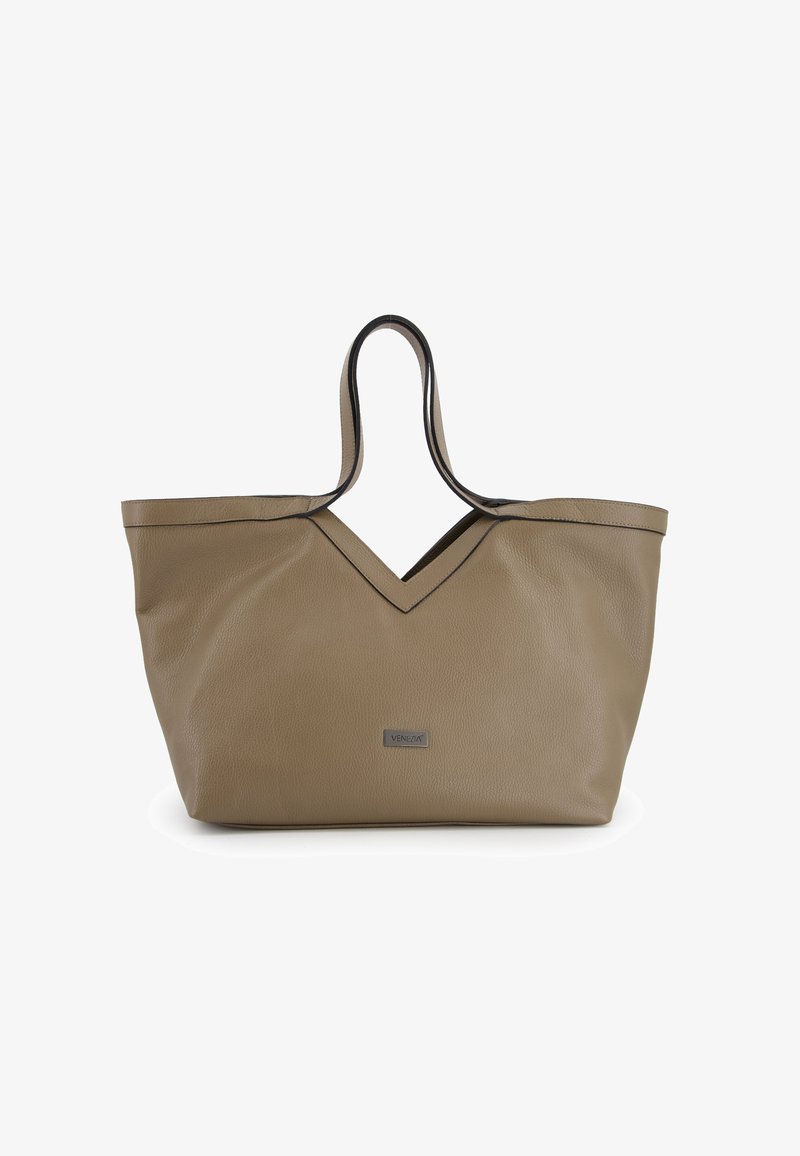 Große taupefarbene Ledertasche mit schwarzem Akzent, breiten doppelten Tragegriffen und einer kleinen rechteckigen Metallplakette mit der Aufschrift "VENEZIA".