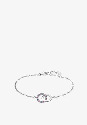Bracelet en chaîne argentée avec des cercles entrelacés ornés de pierres précieuses roses et bleues. Comprend un fermoir en homard et une longueur ajustable.
