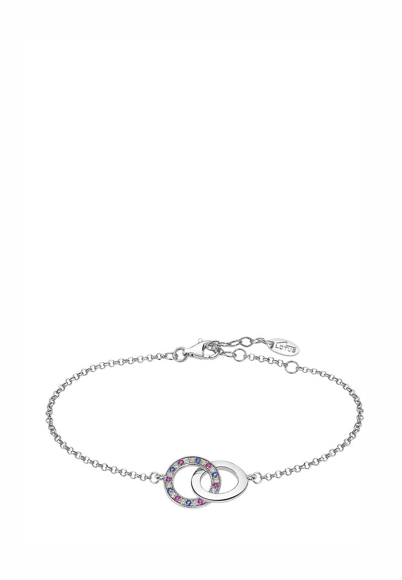 Bracelet en chaîne argentée avec des cercles entrelacés ornés de pierres précieuses roses et bleues. Comprend un fermoir en homard et une longueur ajustable.