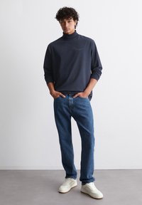 Marc O'Polo DENIM TURTLE NECK RELAXED FIT - Hosszú ujjú felső - true navy