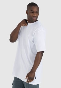 Smilodox OVERSIZE ECLIPSE - T-shirt basic - weiß
